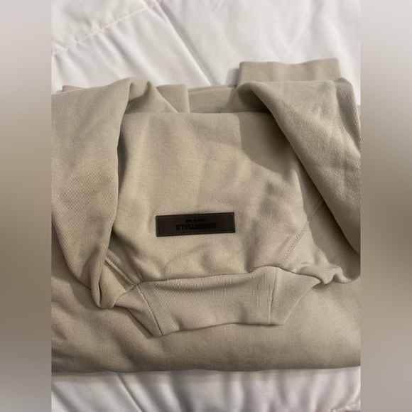 Fear of God Essentials Mock Neck Pullover - Picture 7 of 7